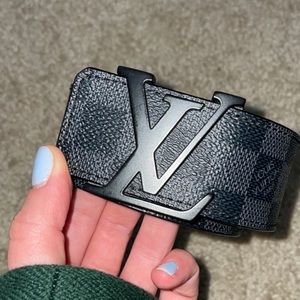 Louis Vuitton belt (like new)